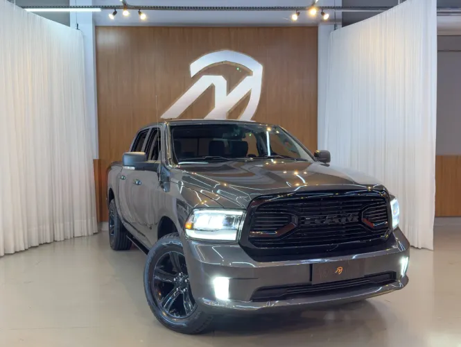 Ram Classic Laramie Night Edition 5.7 V8 16V Gasolina 4X4 Aut. 2023