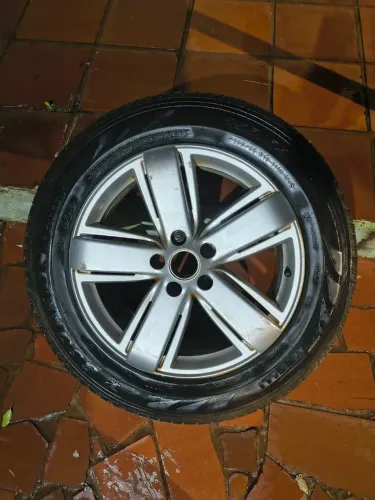 Roda com pneu aro 19