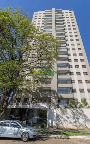 EXCELENTE APARTAMENTO NO ED. TORRE DO PARQUE, SEMI MOBILIADO, COM 03 QUARTOS SENDO 01 SUÍT