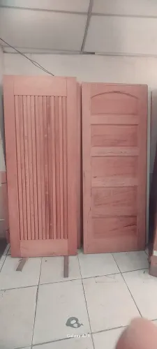 Porta de madeira - qualidade para seu lar