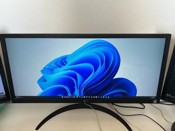 LG UltraWide Monitor 26" 26WQ500