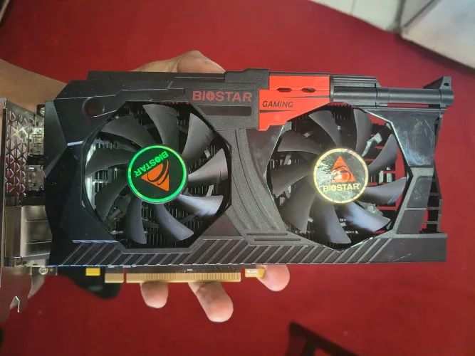 Rx 570 8gb com detalhes.