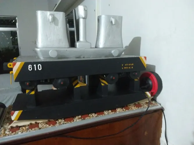 Vende-se Réplicas Miniatura de  locomotiva (Cosipa),  máquina a vapor  e Torpedo para cole