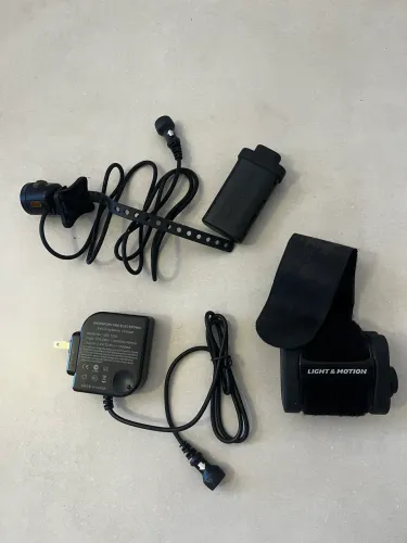 Lanterna de bike 1200 lumens e baterias Light and Motion ótimo estado