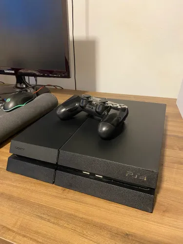 PS4 500 gb com 1 controle e 2 jogos