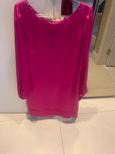 Vestindo Pink de festa