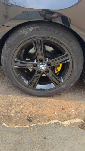 Aro 17 vai com os 4 pneus 