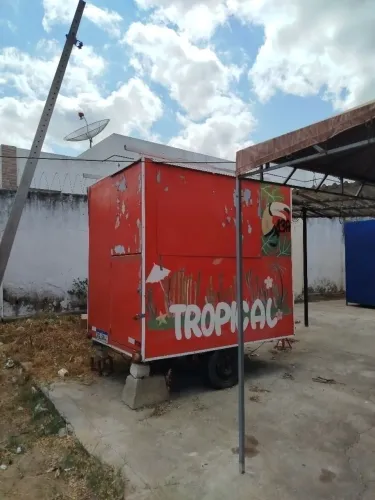 Vende se um treller comercial 
