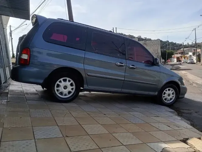 Kia Motors Carnival 2.5 V6 2001