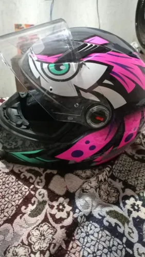 Vende-se capacete semi novo