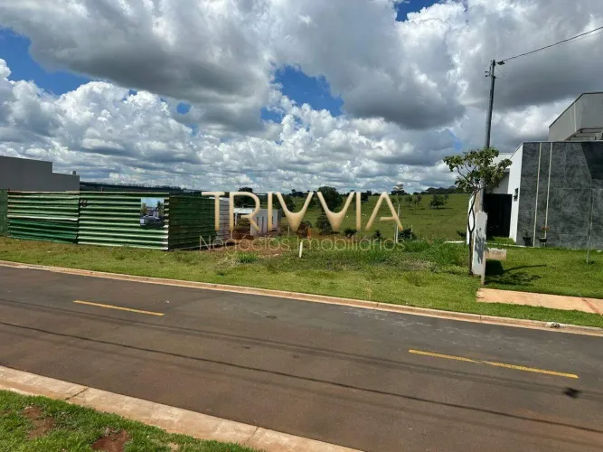 Lote em condomínio fechado com excelente infraestrutura