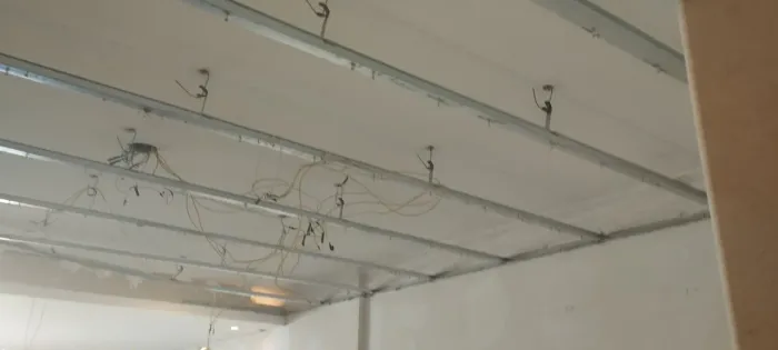 Precisa se de Pedreiro,Pintor e eletricista