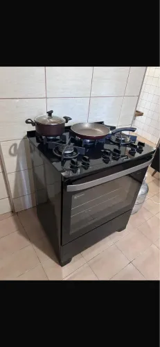 Fogão 5 bocas Electrolux Preto Efficient Mesa de Vidro, PerfectCook e Grades de Ferro