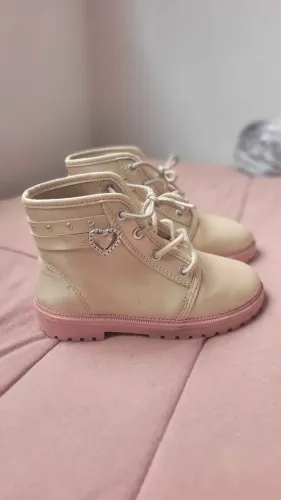 Bota infantil tamanho 24