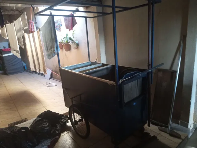 Vendo carrinho para carregar reciclagem 