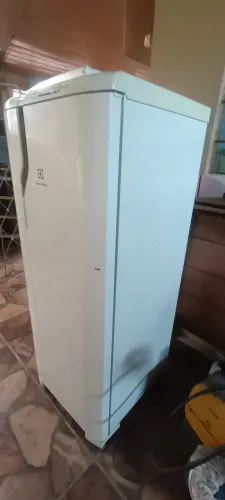 Geladeira 220v eletrolux RE31