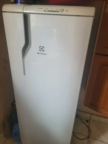 Geladeira Eletrolux 240L