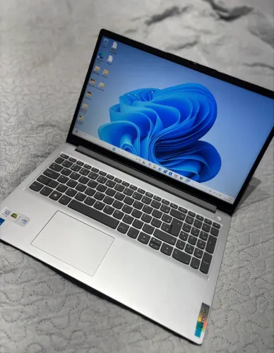 Notebook Lenovo Ideapad Celeron Prata com 4GB RAM e 128GB SSD