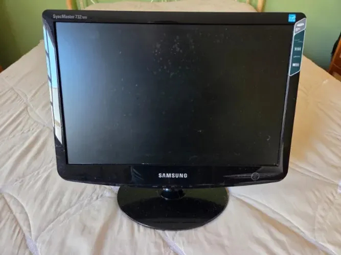 Monitor Samsung 17" Mod:732NW + Adaptador para HDMI LEHMOX