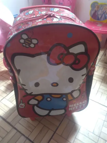 Vendo pasta escolar de rodinha super conservada 80,00
