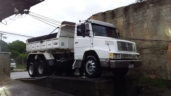 Vende-se caminhão 16/21 ano 1991/92 muito inteiro, caminhão trucado. 