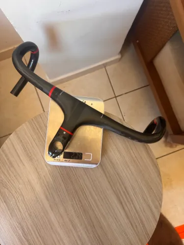 Guidon Costelo fibra de carbono integrado 42 cms 274g