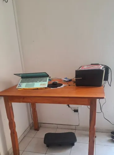 Vendo mesa de madeira.