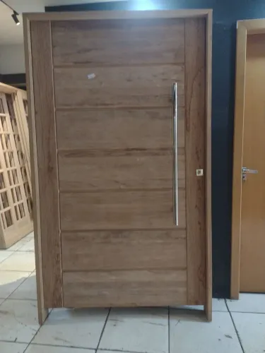 Porta pivotante 128x214 madeira Tauari 