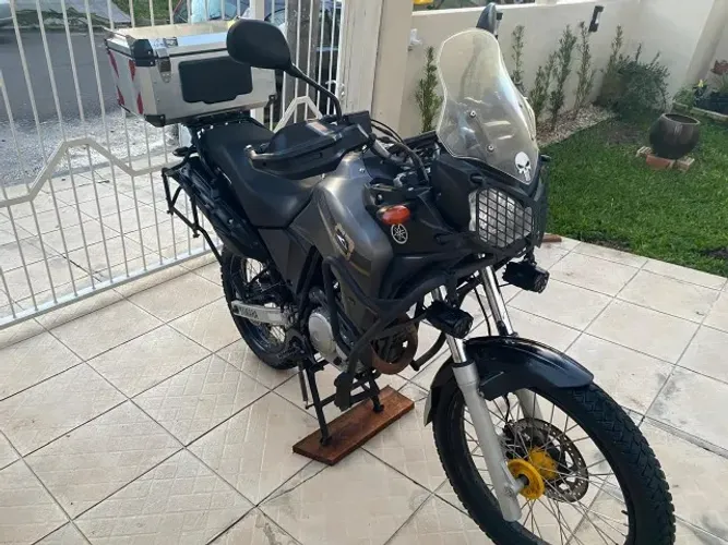 Tenere 250 com acessórios