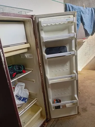 Vendo geladeira 