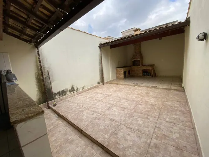 Casa com 02 quartos à venda no Limoeiro - Volta Redonda/RJ.