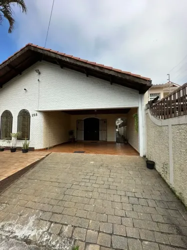 Casa em Poá na Vila Idalina (Venda e Locação)