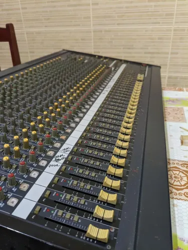 Mesa de Som Yamaha MG32/14FX - 32 Canais