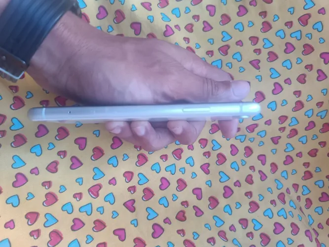 VENDO IPHONE XR,TELA QUEBRADA