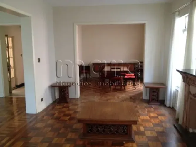 Casa com 400m² na Aclimação com 7 dormitórios, 2 banheiros sociais, 3 salas amplas, lavabo