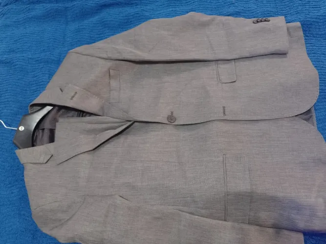 Dorinhos ternos cinza semi novo 48 perfeito, na compra ganha um brinde uma camisa social