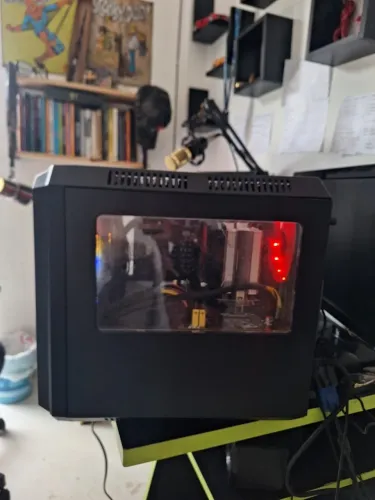 Computador Gemer/Alto desempenho, usado, ótimo estado de conservação.