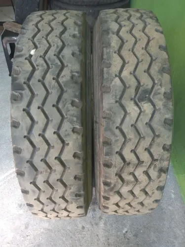 Vendo Pneu 295/80/22,5 recapados