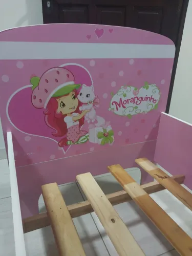 Cama infantil - Moranguinho - seminova