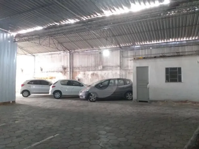 Galpão à venda em terreno de 204 m² no Ingá