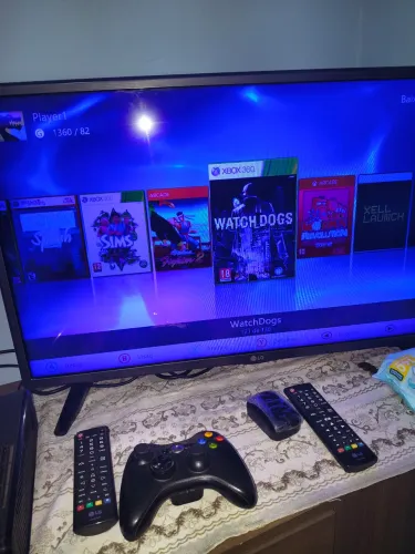 Xbox 360 slim desbloqueado completo rgh aurora 500g 178 jogos dois controles ótimo estado