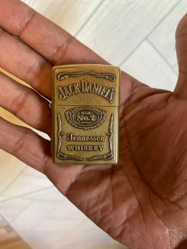 ISQUEIRO ZIPPO JACK DANIELS DOURADO