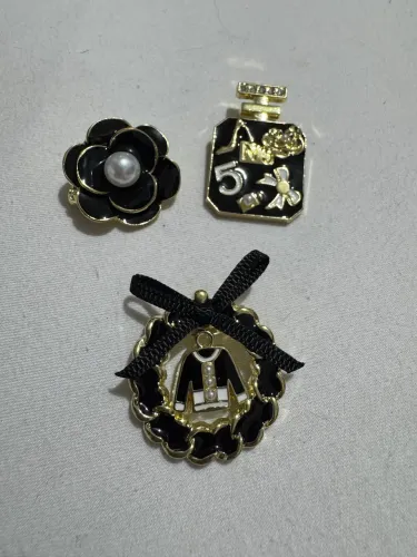 Broches em trio estilo francês da Chanel número 5 
