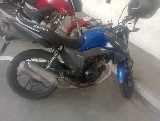 Titan 160 azul
