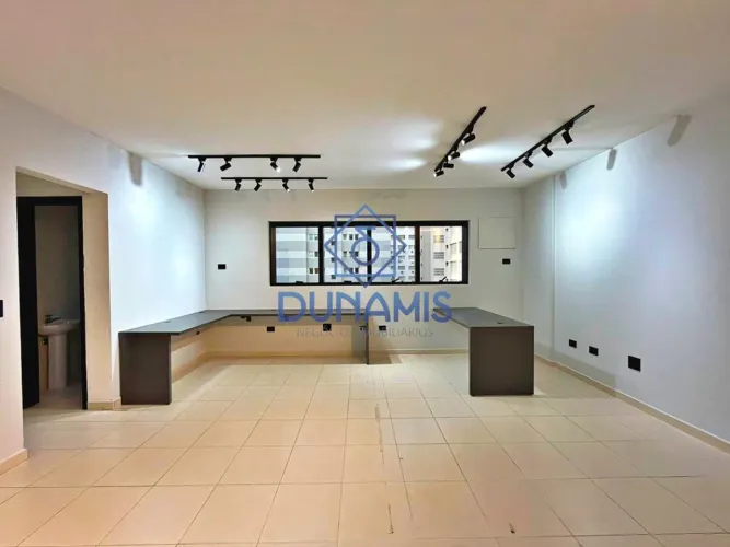 ÓTIMA SALA COMERCIAL PARA LOCAÇÃO ANUAL - À UMA QUADRA DO MAR - COM VAGA