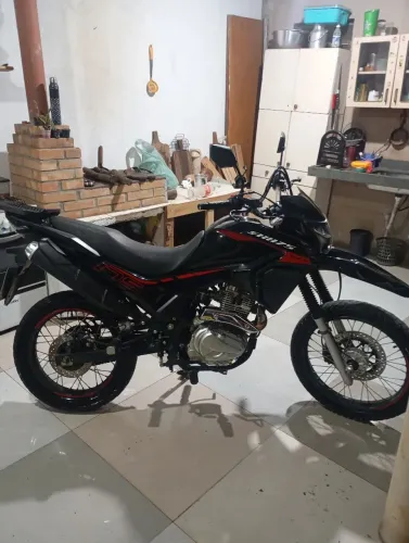 Moto Shineray 175 preta, único dono, 2024.