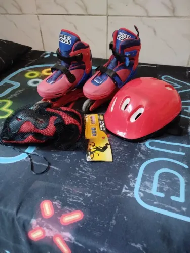 Patins 4 rodas vermelho, ajustável 32 ao 35 com kit proteção