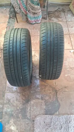 Vendo pneus de carro um par