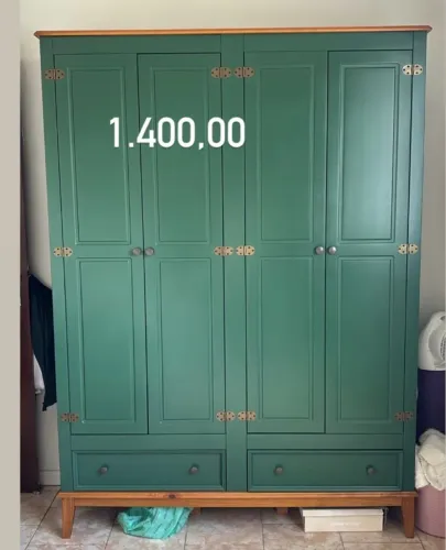 Guarda roupa em madeira