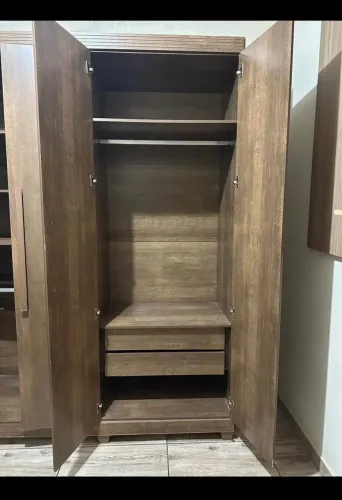 Guarda roupas de casal ótimo. ENTREGO E MONTO.